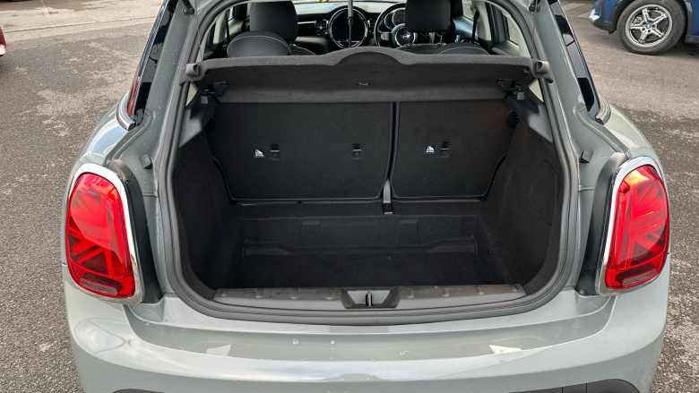 MINI Hatchback 1.5 Cooper Classic 5dr Petrol Hatchback